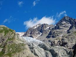 Es erstreckt sich in einem 1200 kilometer langen und zwischen 150 und 250 kilometer breiten bogen vom ligurischen meer bis zum pannonischen becken. Alpen Wikiwand