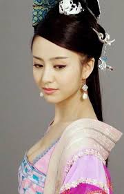 Vương Linh hóa thân thành Hoàng hậu Vệ Tử Phu trong bộ phim truyền hình Triều đại nhà Hán. 8 hoàng hậu thời Hán xinh đẹp bậc nhất màn ảnh - 4 - 1370333002-hoang-hau-4