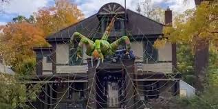 Or use them for a spiderman party! This Home S Giant Moving Spider Is Next Level Halloween Decor