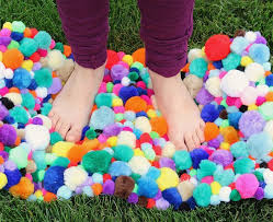 how to make a pompom rug diy tutorial