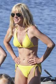 Anna faris is opening up about what went wrong in her two past marriages after her divorce from chris pratt in 2018. Anna Faris Shows Off Her Fit Figure In Tiny Yellow Bikini On Overboard Set See The Pic Entertainment Tonight
