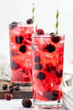 How is the Very Berry Hibiscus Refresher made?