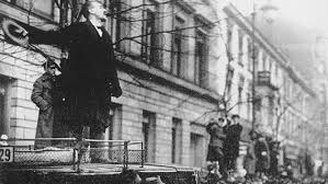 Spartakusaufstand - Der Kommunist Karl Liebknecht will eine sozialistische Revolution einleiten. 1919 wird er während des Spartakus-Aufstands getötet