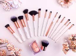 she iss brushes 16 pieces set met