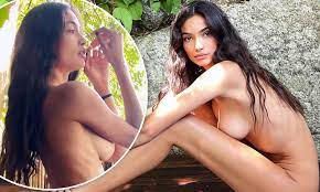 Victoria's Secret model Kelly Gale poses completely naked | Daily Mail  Online