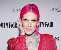 Another layered highlight using crystal. Jeffree Star Net Worth Celebrity Net Worth