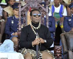 Queen zola mafu, who is his youngest wife, is sharing a palace. 91d50znorx8z0m