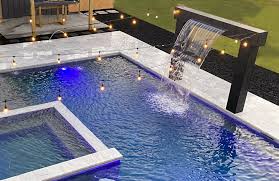 10 Swimming Pool Water Feature Ideas