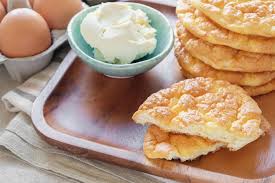Load up your cloud bread with traditional eggs benedict ingredients like poached eggs, ham, spinach and avocado. What Is Cloud Bread Everything You Need To Know About The Latest Tiktok Trend Eat Out Delicious Com Au