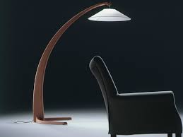 Verfügbar ab 11.10.21 · moderne design stehlampe paris 120cm weiß plissee . Eine Moderne Stehlampe Aus Holz Wirkt Elegant Und Warm