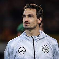 Mats hummels of germany celebrates with the world cup trophy after defeating argentina 1−0 in extra time during the 2014 fifa world cup brazil final match. Mats Hummels Aktuelle News Infos Bilder Bunte De