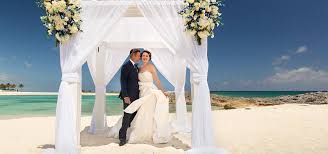 Order invitations and if the date (or venue) changes we will reprint your order free. Bahamas Destination Wedding Venues Atlantis Paradise Island