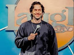 Chris d'elia, a comedian and actor, is accused of exposing himself to several women during the last decade. Chris D Elia Demonstrates How Comedy Can Be A Haven For Abusive Men