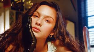 I think i'm good at knowing how people. Olivia Rodrigo Reacts To Having Millions Of Fans Discuss Her Love Life Entertainment Tonight