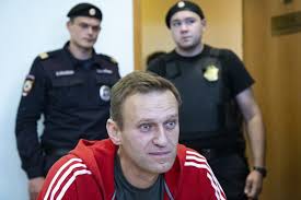 Der russische regierungskritiker alexej nawalny ist nach angaben seiner sprecherin mit vergiftungserscheinungen auf einer. Russischer Oppositioneller Nawalny Auf Dem Weg Der Genesung Russland Derstandard At International