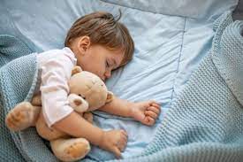 医師監修】「寝る子は育つ」という言葉の真相は？理想的な睡眠のために実践できる3つのこと｜WENELL（ウィーネル）