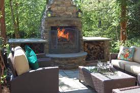 outdoor fireplace vs fire pit