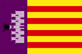 Die spanische flagge ist eine vertikale trikolore und zeigt in der mitte das nationale emblem. Flagge Mallorca Fahne Mallorca Mallorcaflagge Mallorcafahne