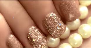 Amazing prom nail design ideas for your special day fashionetter. Gold Prom Nails Fashion Dresses