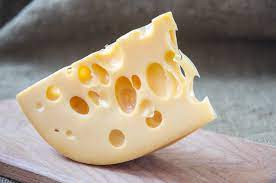 おなじみエメンタールチーズの“穴”が消えゆく理由とは？ | FRANCE 365：最新のフランス旅行情報・現地情報
