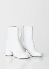 Another iteration of maison margiela's range of tabi boots, the maison margiela airbag tabi boots come in airbrushed black and feature a concealed hook fastening at the side. Maison Margiela White Tabi Boots Hologram Heels Hypebae