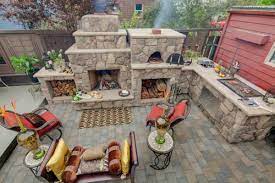 Outdoor Kitchen Designs Featuring Pizza