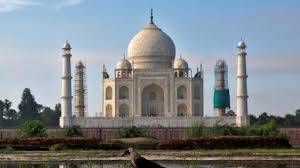 as taj mahal goes from yellow to brown