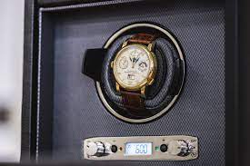 how to use a watch winder crown