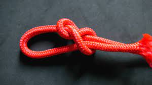 Paracord is a lightweight nylon kernmantle rope that is actually a parachute cord. Paracord Knots And Hitches How To Make Paracord Hitches