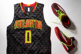 This is what the houston uniforms should've looked like instead of that ugly gray and maroon/red they have. Matching Shoelaces New Atlanta Hawks Uniforms May Create A League Wide Trend Sneakernews Com