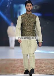 Prince coats are getting more popular in pakistan day by day. Black Banarasi Wasitcoat Indian Wedding Suits Men Indian Men Fashion Mens Kurta Designs