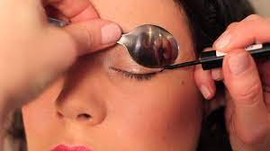 how to use a spoon to curl eyelashes