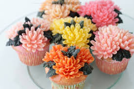 ercream chrysanthemum flowers cupcakes