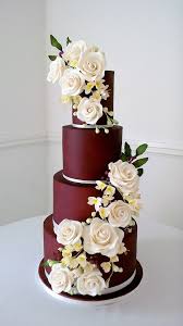 travel theme into your wedding cake