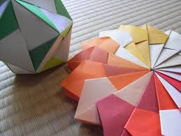 Автор на това призрачно оригами, посветено на хелоуин, е луис касиди (louise cassidy). Origami Uikipediya