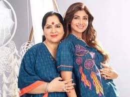 Shilpa Shetty Mother News: Bailable warrant issued against actor Shilpa  Shetty's mother in loan repayment case - The Economic Times