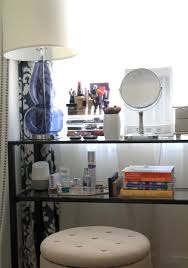 a small e bedroom makeup table