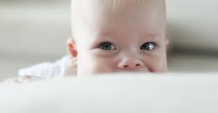 Bei der geburt sind die kleinen augen deines babys zwar schon recht gut entwickelt, scharf sehen kann es allerdings noch nicht. Ab Wann Babys Sehen