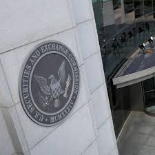 US SEC scraps contentious pricing proposal in final money market fund  reforms | Reuters