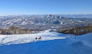 an ski resorts where to hit the