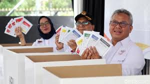 Sementara total surat suara yang dikirimkan ke kpu kabupaten malang sejumlah 2.055.464 lembar sudah termasuk. Wajib Disimak Ini Cara Mencoblos Di Pemilu 2019 Agar Surat Suara Sah Dewan Ketahanan Nasional