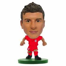 It shows all personal information about the players, including age, nationality, contract. Fc Bayern Munich Soccerstarz Muller