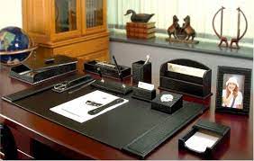 Dacasso wood & leather desk pad, 34 x 20, walnut & black. Office Desk Accessories Desk Accessories Ù…Ø³ØªÙ„Ø²Ù…Ø§Øª Ø·Ø§ÙˆÙ„Ø© Ø§Ù„Ù…ÙƒØªØ¨ Ø¥ÙƒØ³Ø³ÙˆØ§Ø±Ø§Øª Ù…ÙƒØ§ØªØ¨ Ø§Ø¯ÙˆØ§ Office Des Office Table Accessories Office Table Desk Accessories Office