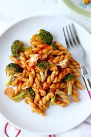gemelli with tomato sauce and broccoli