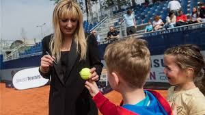 However, she believes that she has played long enough, and now is the ideal time for her to hang up her racquets. Gluck In Der Liebe Pech Im Spiel Timea Bacsinszky Ich Habe In Meinem Leben Schon Zu Oft Schmerzmittel Genommen