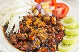 It can be made into a whole different dish by adding other ingredients, such as sambal goreng ati (mixed with diced liver) or sambal goreng udang (added with small shrimp). Resep Sate Goreng Kambing Yang Menggugah Selera Bikinnya Gampang