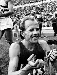 This led to him being nicknamed the locomotive. Emil Zatopek Atletica Sport Corsa