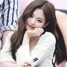 Jennie's mischievous smile makes her look like the friend you want to go out partying with because you know you'll have a good time. Jennie Fandom