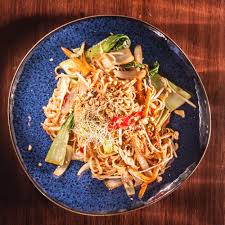 Pad thai er opprinnelig en thailandsk vegetarrett, men du kan gjerne tilsette f.eks. Pad Thai Tofu Lagunen