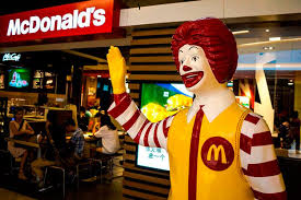 История на Макдоналдс: от пустинен ресторант до империя за бързо хранене